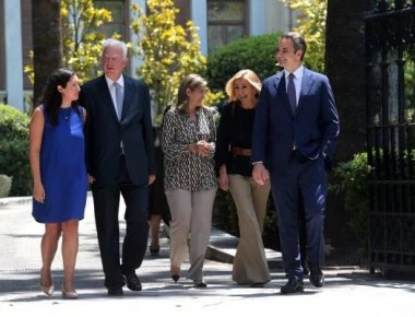 Η τρυφερή κίνηση του Κυριάκου Μητσοτάκη στην Μαρέβα (βίντεο)